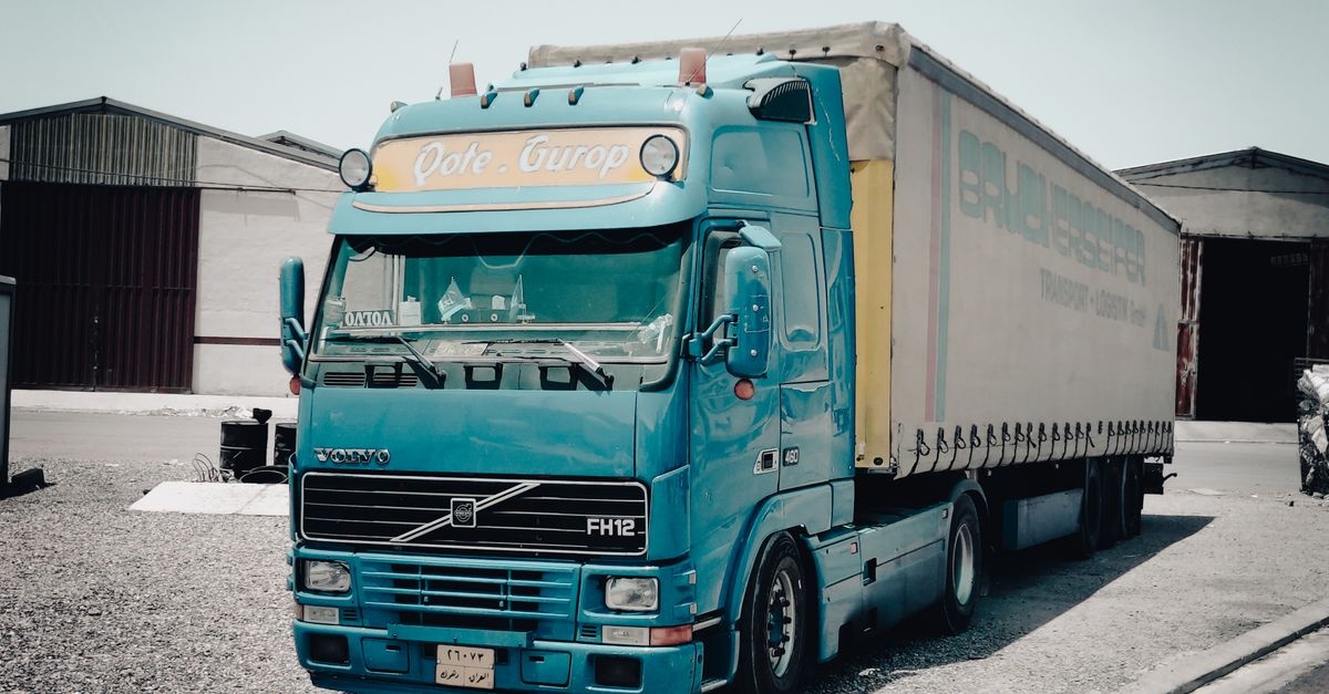 Jak sprawnie i bezpiecznie przewozić ładunki po Polsce? Praktyczny przewodnik po transporcie krajowym